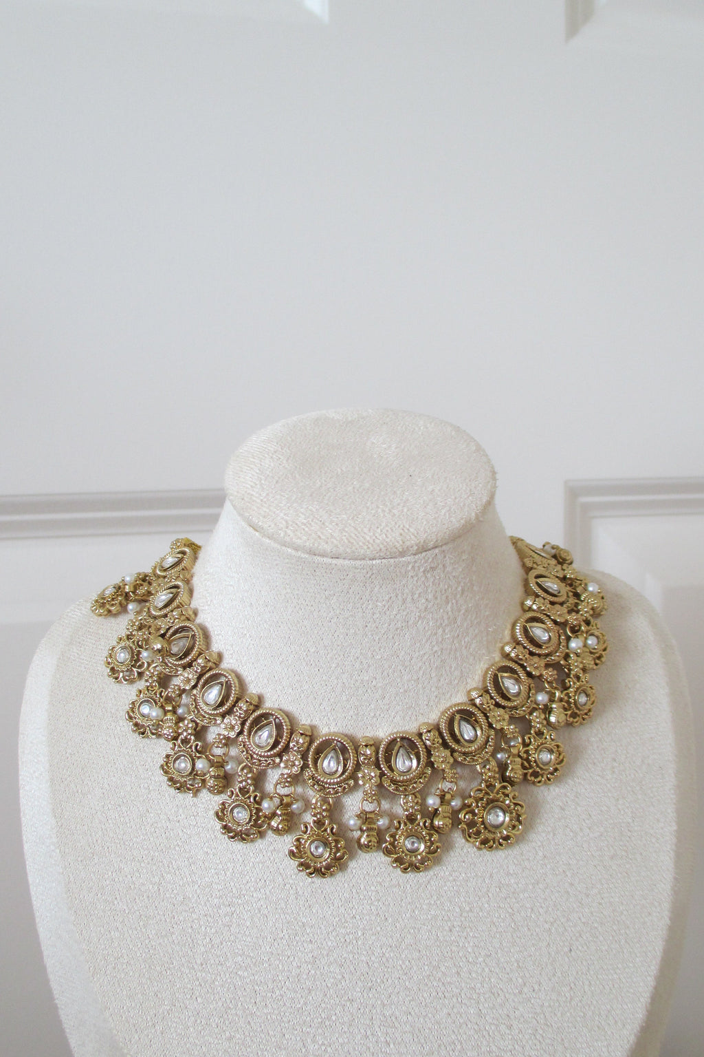 Liara Necklace Set